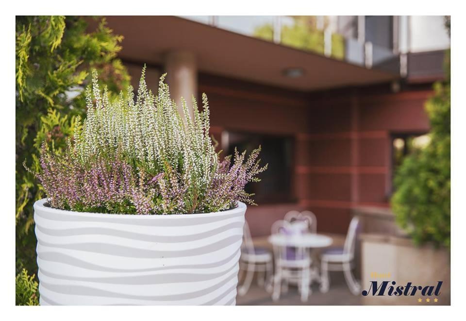 Hotel Mistral Марки Экстерьер фото